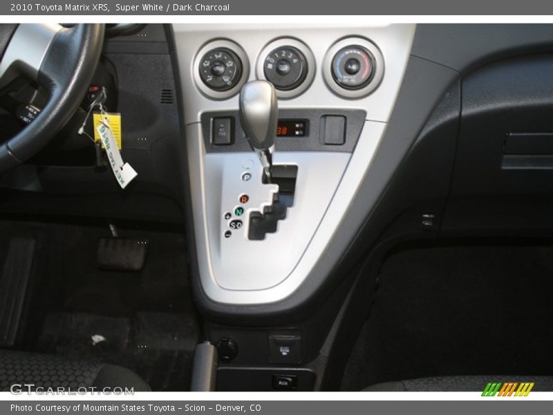 Super White / Dark Charcoal 2010 Toyota Matrix XRS