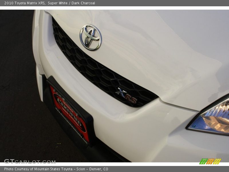 Super White / Dark Charcoal 2010 Toyota Matrix XRS
