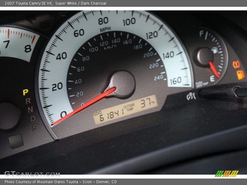 Super White / Dark Charcoal 2007 Toyota Camry SE V6