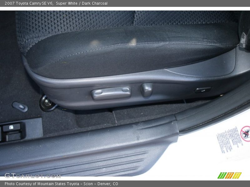 Super White / Dark Charcoal 2007 Toyota Camry SE V6