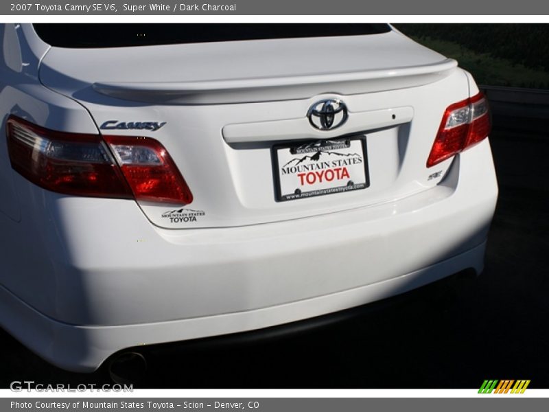 Super White / Dark Charcoal 2007 Toyota Camry SE V6