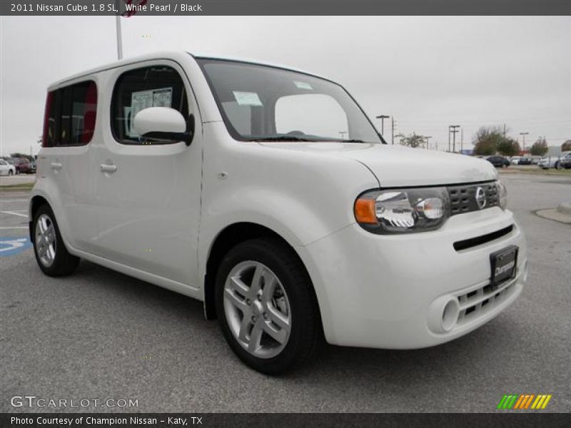 White Pearl / Black 2011 Nissan Cube 1.8 SL