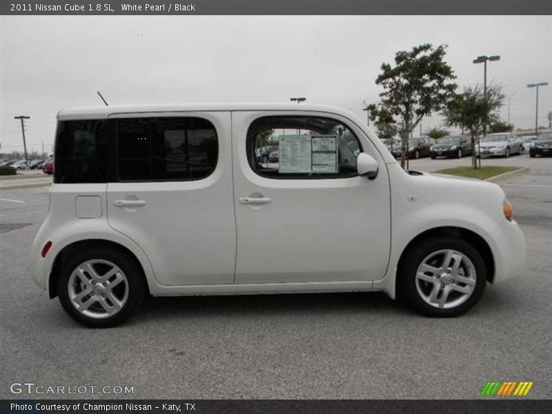 White Pearl / Black 2011 Nissan Cube 1.8 SL