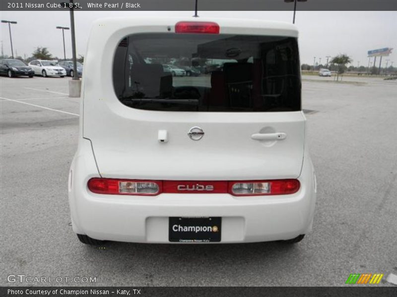 White Pearl / Black 2011 Nissan Cube 1.8 SL