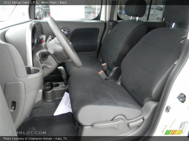 White Pearl / Black 2011 Nissan Cube 1.8 SL