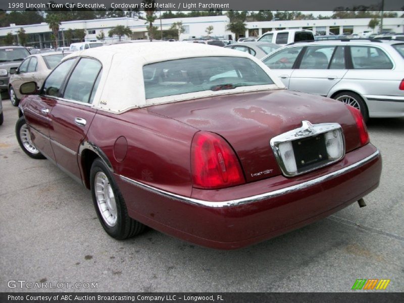 Cordovan Red Metallic / Light Parchment 1998 Lincoln Town Car Executive