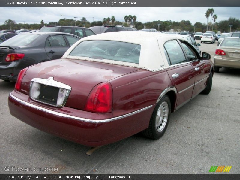 Cordovan Red Metallic / Light Parchment 1998 Lincoln Town Car Executive