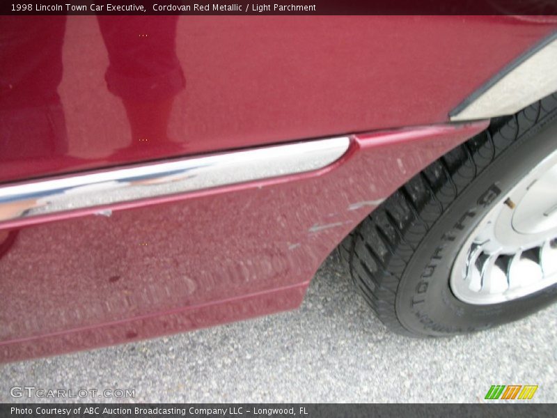 Cordovan Red Metallic / Light Parchment 1998 Lincoln Town Car Executive