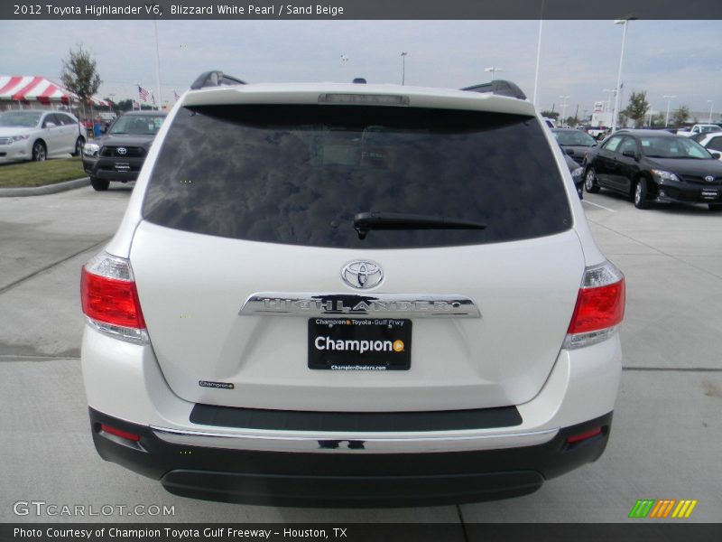 Blizzard White Pearl / Sand Beige 2012 Toyota Highlander V6