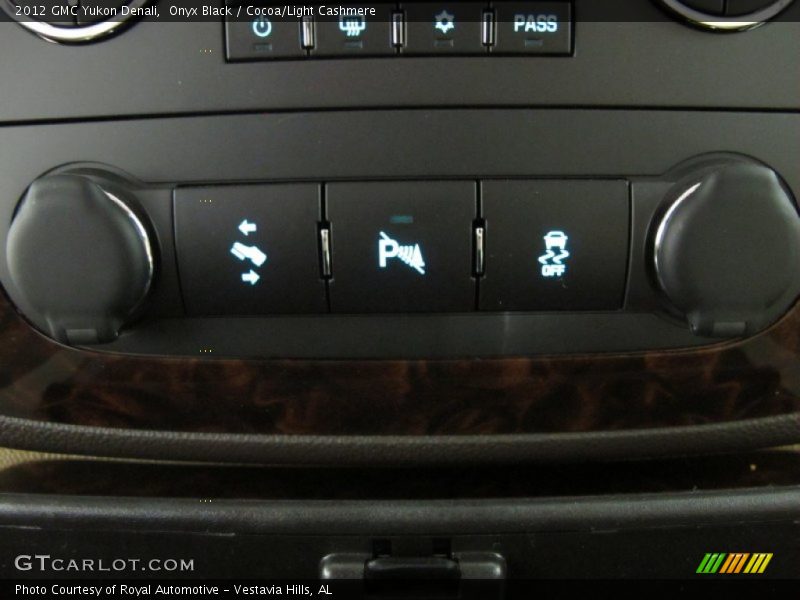 Onyx Black / Cocoa/Light Cashmere 2012 GMC Yukon Denali