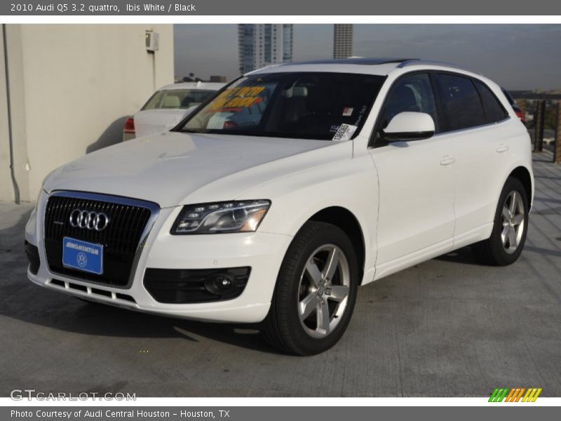 Ibis White / Black 2010 Audi Q5 3.2 quattro