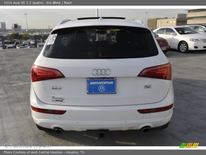 Ibis White / Black 2010 Audi Q5 3.2 quattro