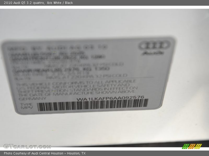 Ibis White / Black 2010 Audi Q5 3.2 quattro