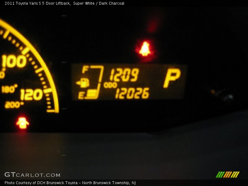 Super White / Dark Charcoal 2011 Toyota Yaris S 5 Door Liftback