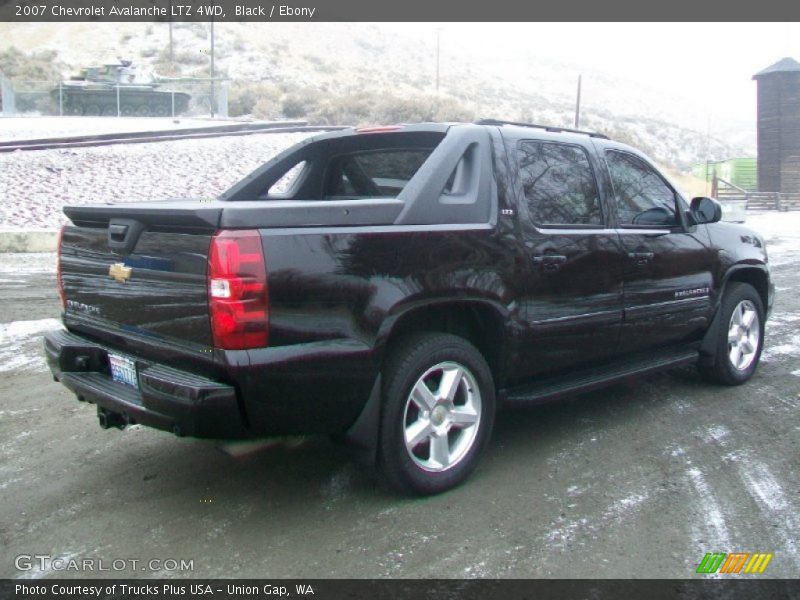 Black / Ebony 2007 Chevrolet Avalanche LTZ 4WD