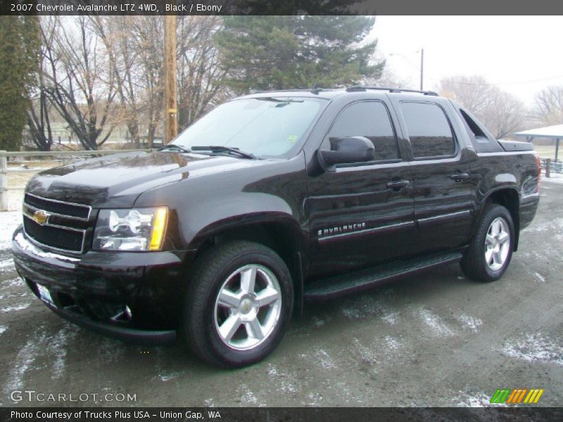 Front 3/4 View of 2007 Avalanche LTZ 4WD