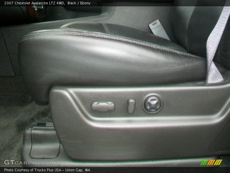 Black / Ebony 2007 Chevrolet Avalanche LTZ 4WD