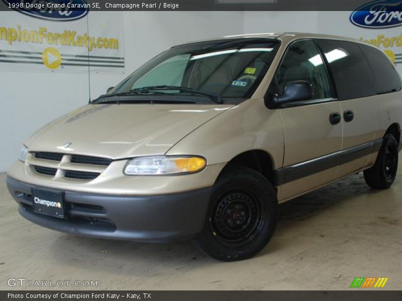 Champagne Pearl / Beige 1998 Dodge Grand Caravan SE