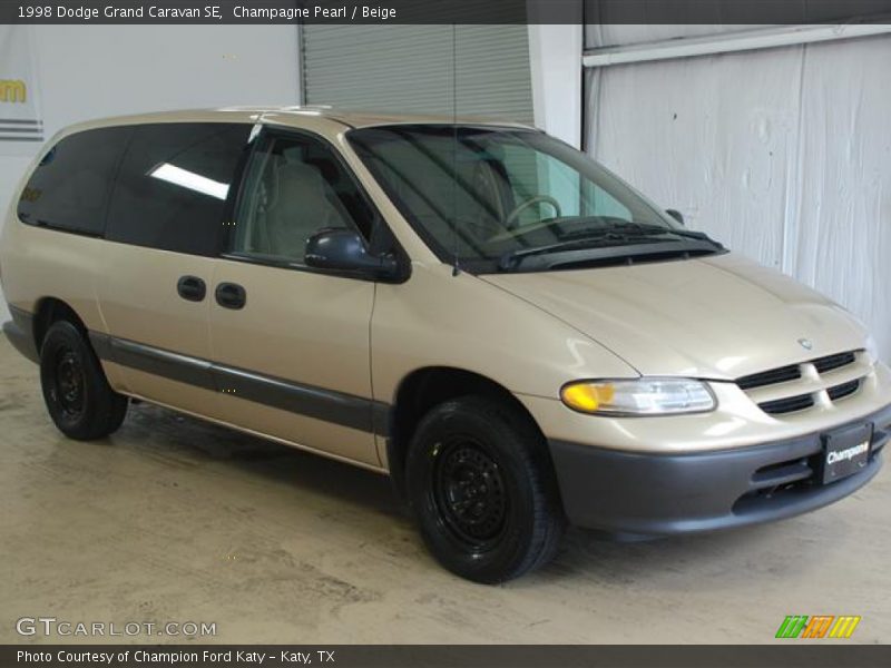 Champagne Pearl / Beige 1998 Dodge Grand Caravan SE