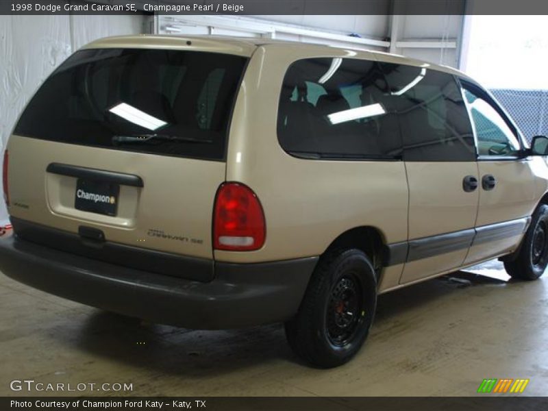 Champagne Pearl / Beige 1998 Dodge Grand Caravan SE