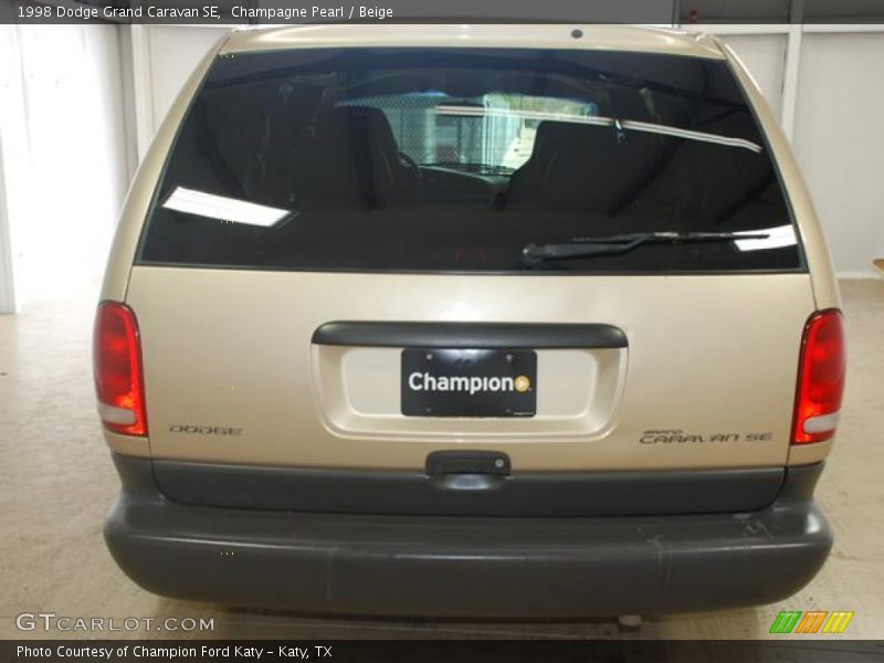 Champagne Pearl / Beige 1998 Dodge Grand Caravan SE