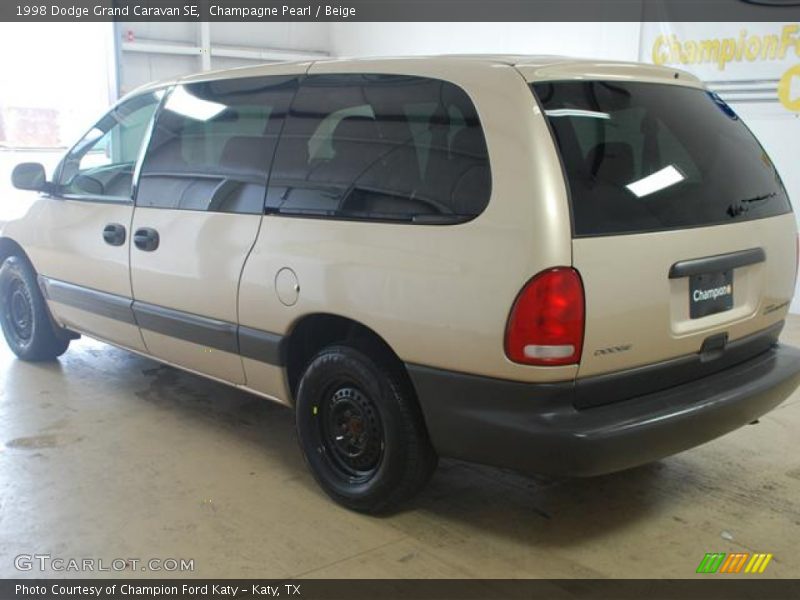 Champagne Pearl / Beige 1998 Dodge Grand Caravan SE