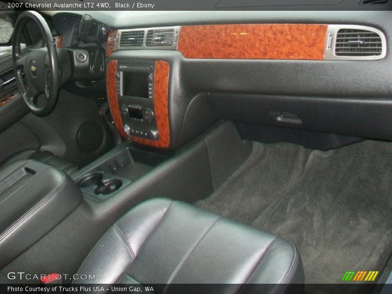 Black / Ebony 2007 Chevrolet Avalanche LTZ 4WD