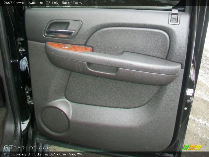 Black / Ebony 2007 Chevrolet Avalanche LTZ 4WD