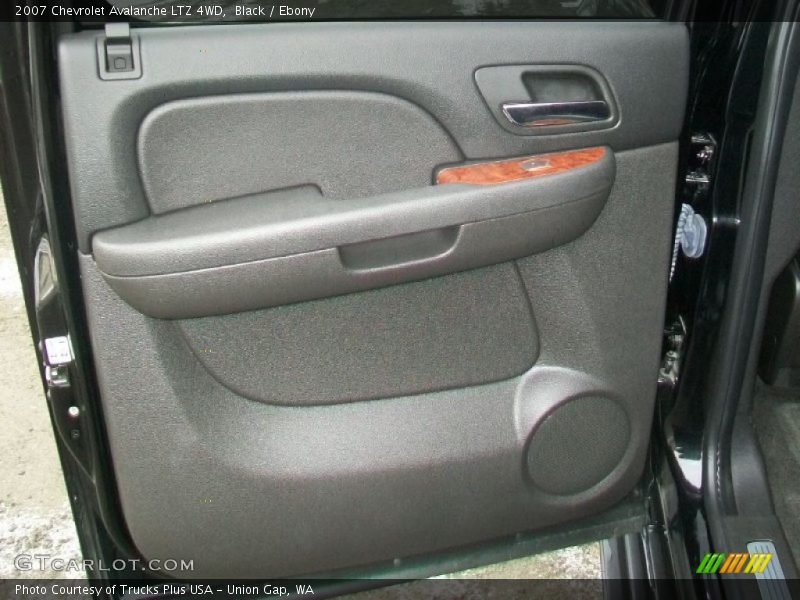 Black / Ebony 2007 Chevrolet Avalanche LTZ 4WD
