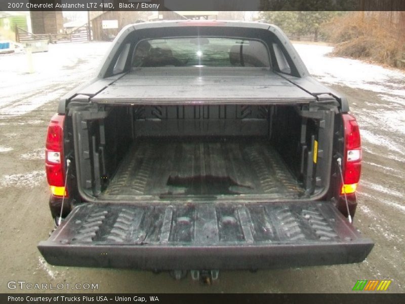 Black / Ebony 2007 Chevrolet Avalanche LTZ 4WD