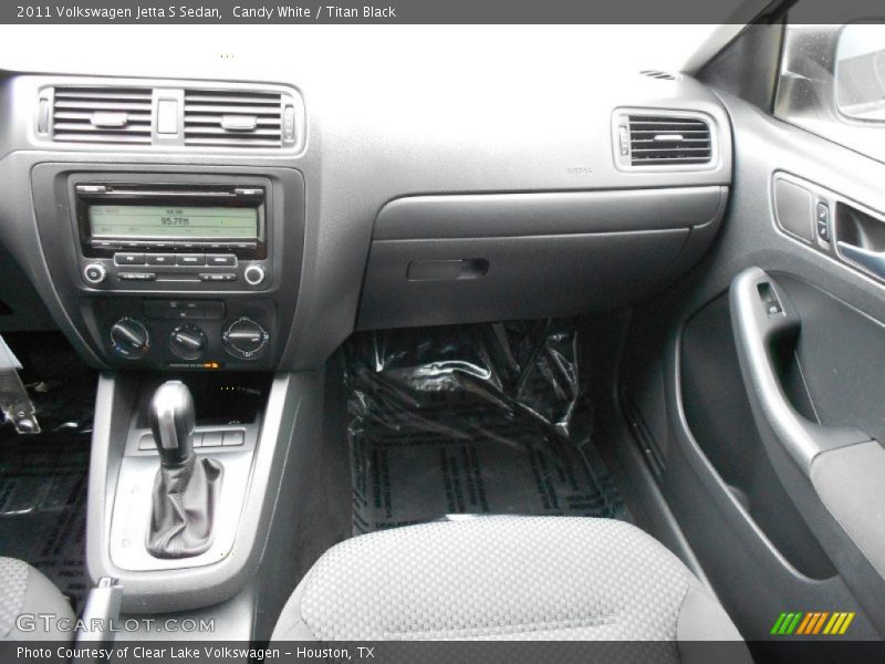 Candy White / Titan Black 2011 Volkswagen Jetta S Sedan