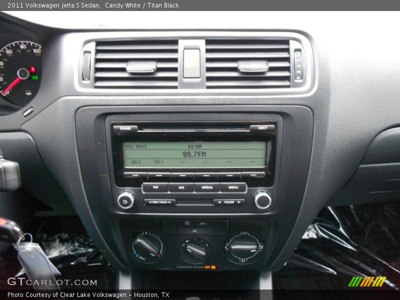 Candy White / Titan Black 2011 Volkswagen Jetta S Sedan