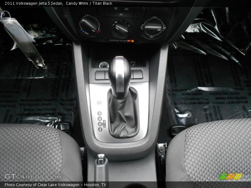 Candy White / Titan Black 2011 Volkswagen Jetta S Sedan