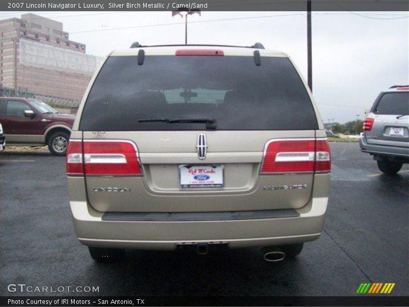 Silver Birch Metallic / Camel/Sand 2007 Lincoln Navigator L Luxury