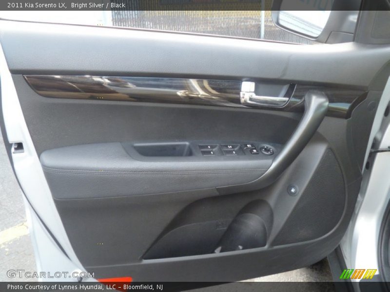 Bright Silver / Black 2011 Kia Sorento LX