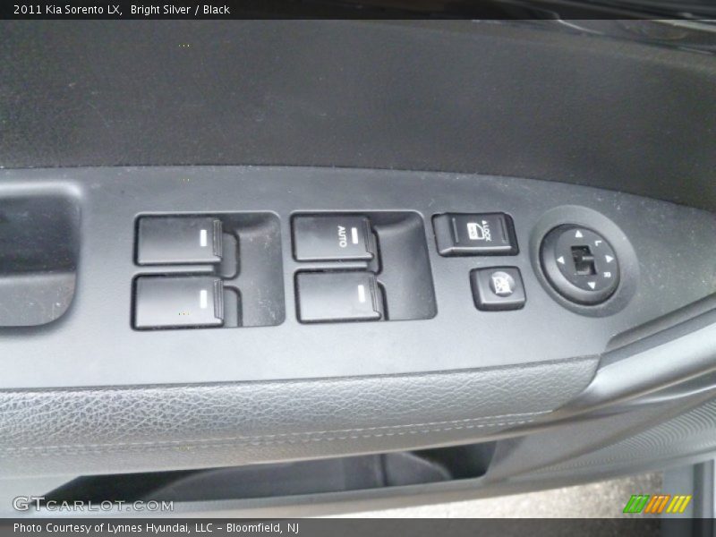 Bright Silver / Black 2011 Kia Sorento LX