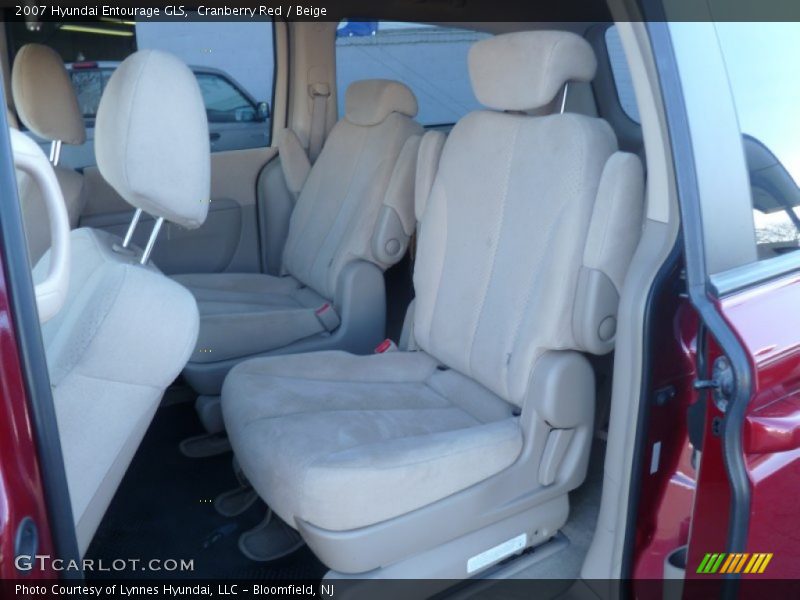 Cranberry Red / Beige 2007 Hyundai Entourage GLS
