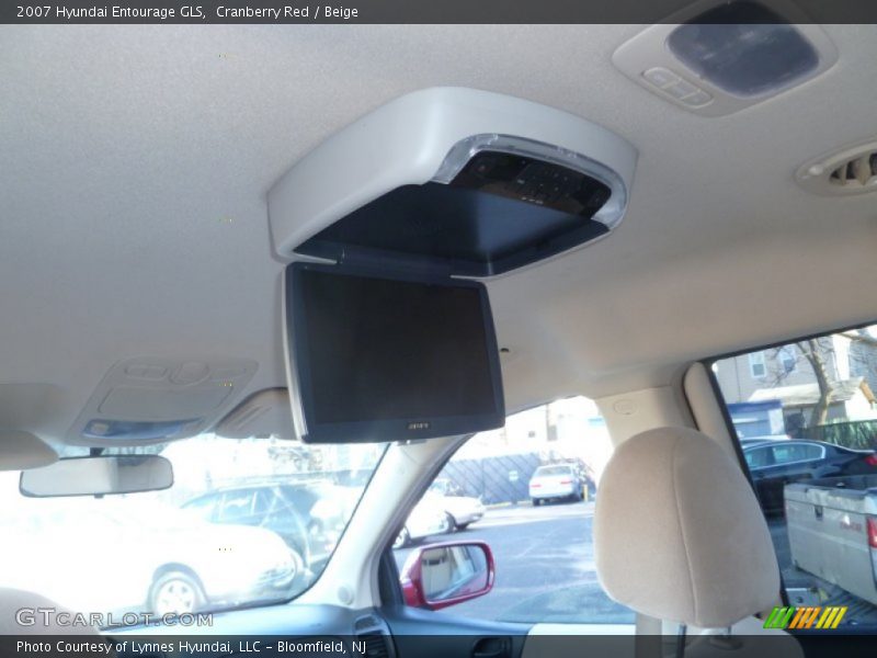 Cranberry Red / Beige 2007 Hyundai Entourage GLS