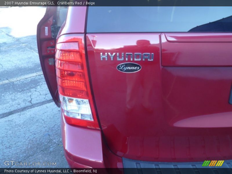 Cranberry Red / Beige 2007 Hyundai Entourage GLS