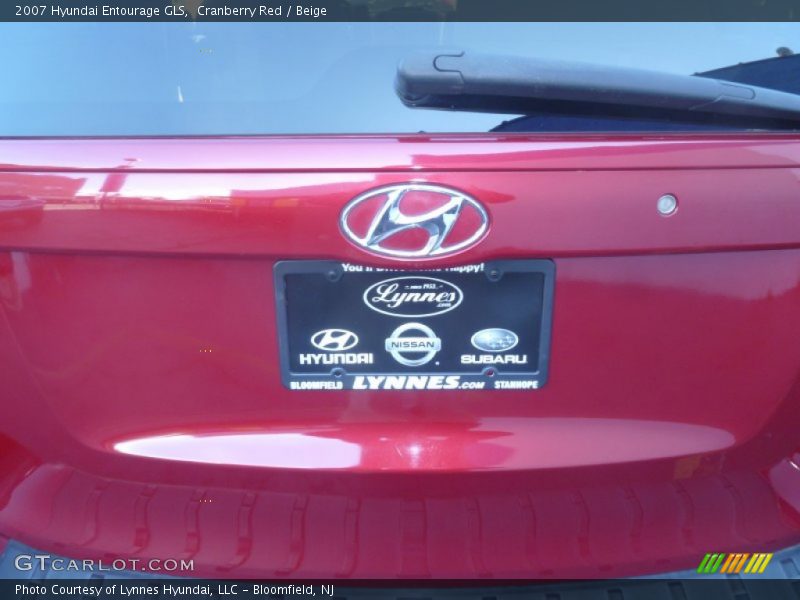 Cranberry Red / Beige 2007 Hyundai Entourage GLS