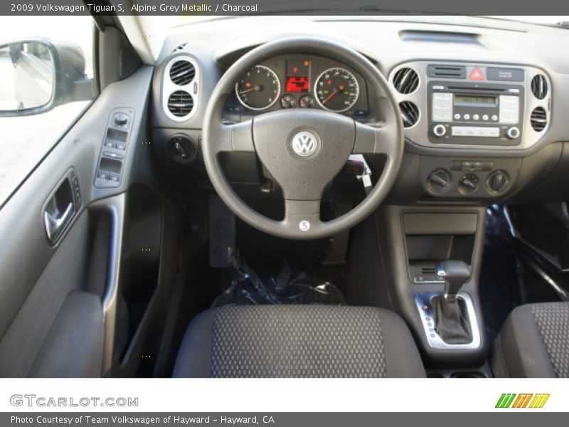 Alpine Grey Metallic / Charcoal 2009 Volkswagen Tiguan S