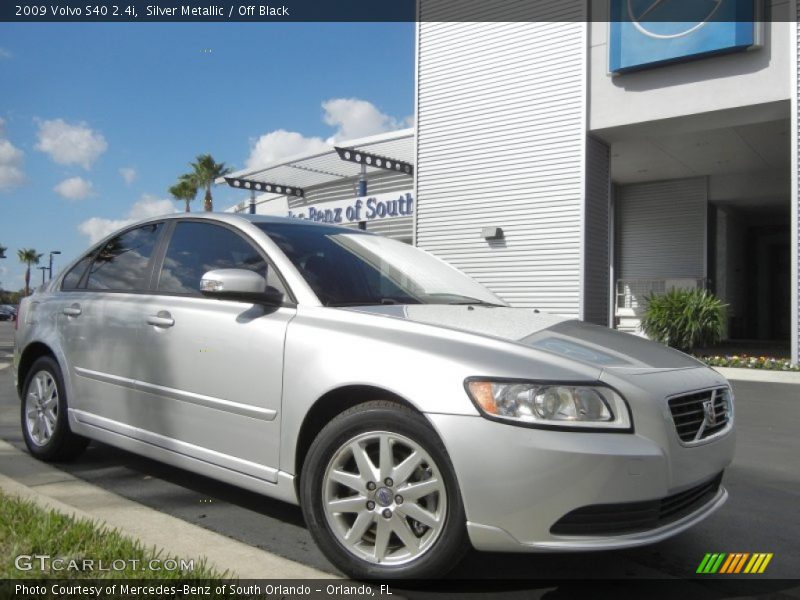 Silver Metallic / Off Black 2009 Volvo S40 2.4i