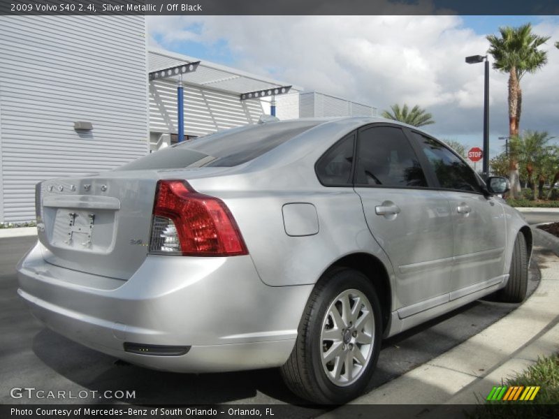 Silver Metallic / Off Black 2009 Volvo S40 2.4i