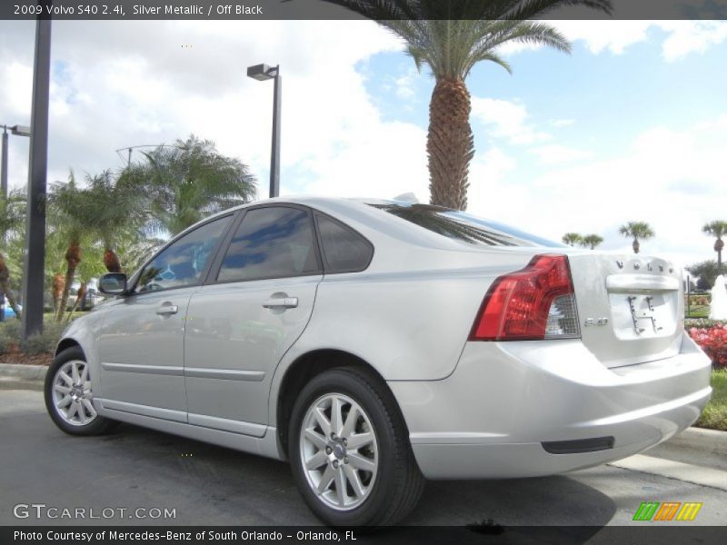 Silver Metallic / Off Black 2009 Volvo S40 2.4i