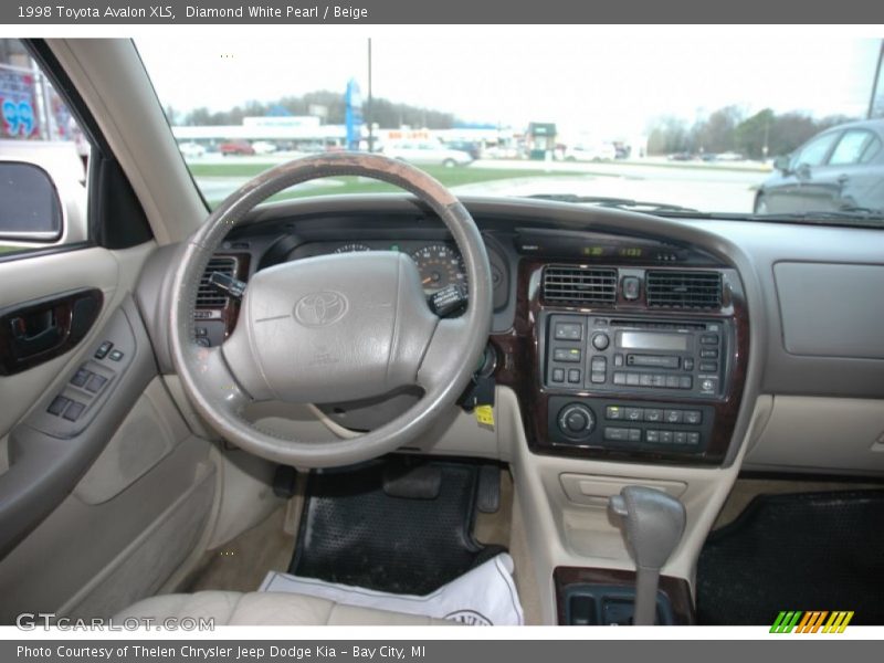 Diamond White Pearl / Beige 1998 Toyota Avalon XLS