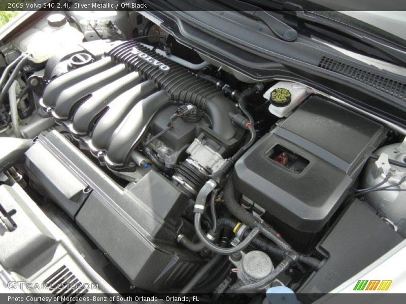 Silver Metallic / Off Black 2009 Volvo S40 2.4i