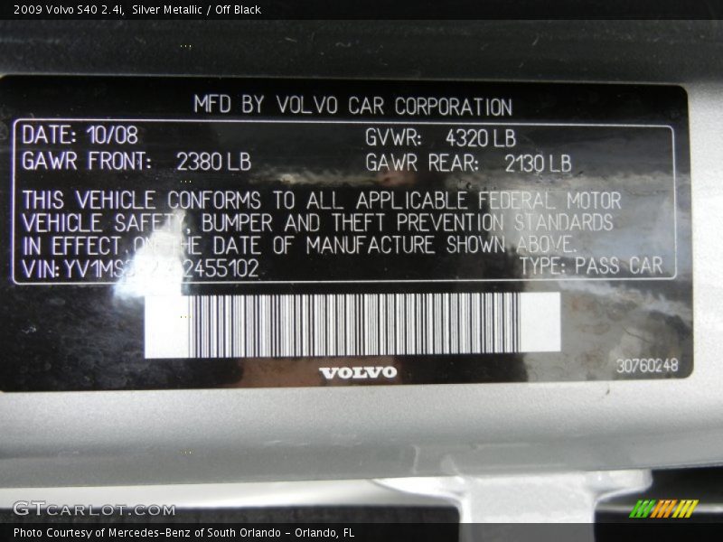 Silver Metallic / Off Black 2009 Volvo S40 2.4i