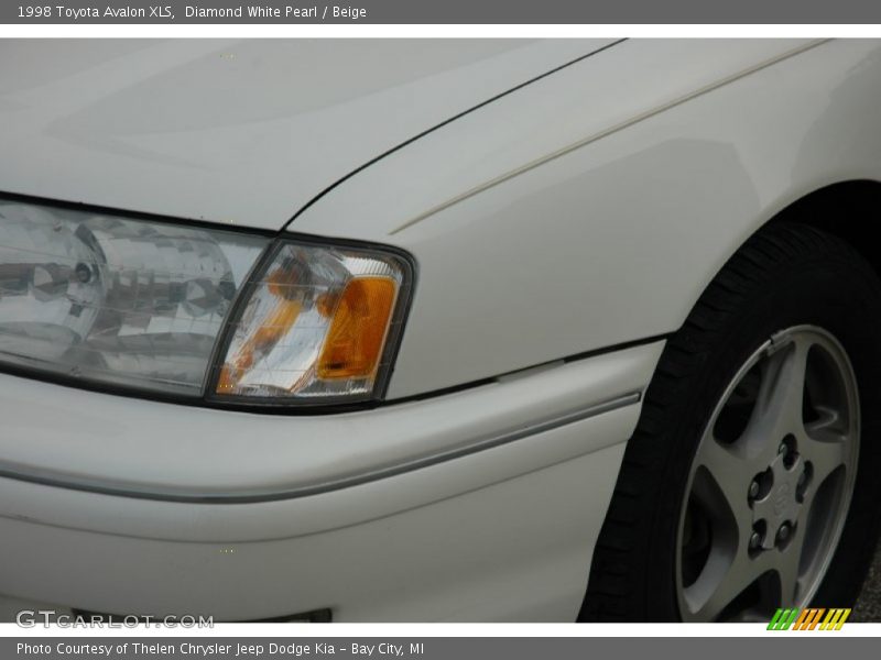 Diamond White Pearl / Beige 1998 Toyota Avalon XLS