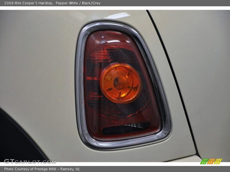 Pepper White / Black/Grey 2009 Mini Cooper S Hardtop