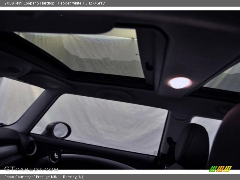 Pepper White / Black/Grey 2009 Mini Cooper S Hardtop